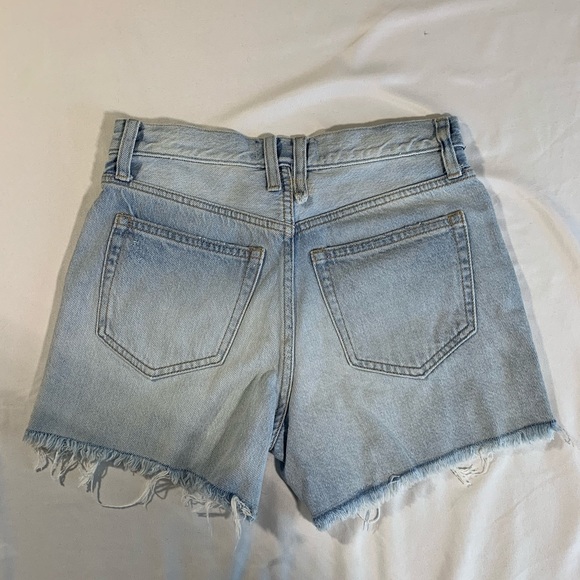 Cute blue jeans shorts. - Picture 2 of 4